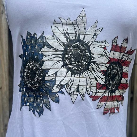 Red, White, & Blue Pallet Daisy Racerback Tank, Sz Small - Picture 4 of 8